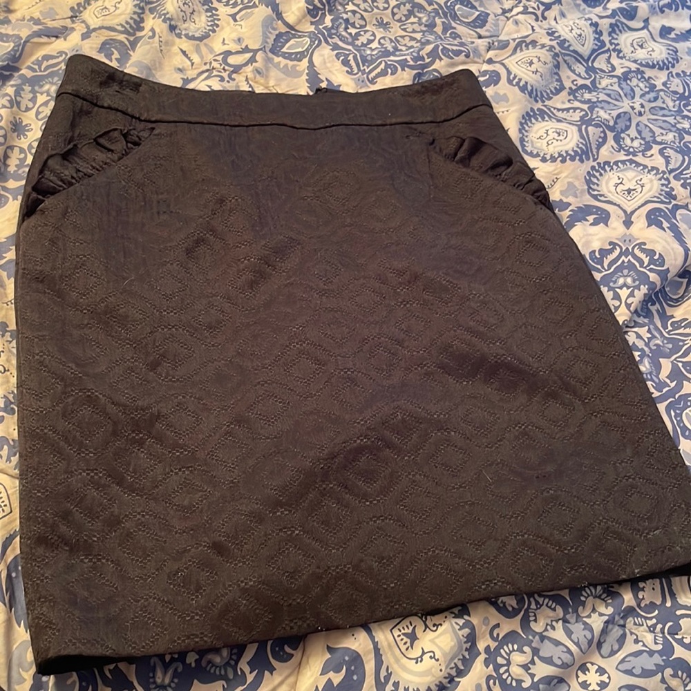 Ann Taylor patterned black skirt